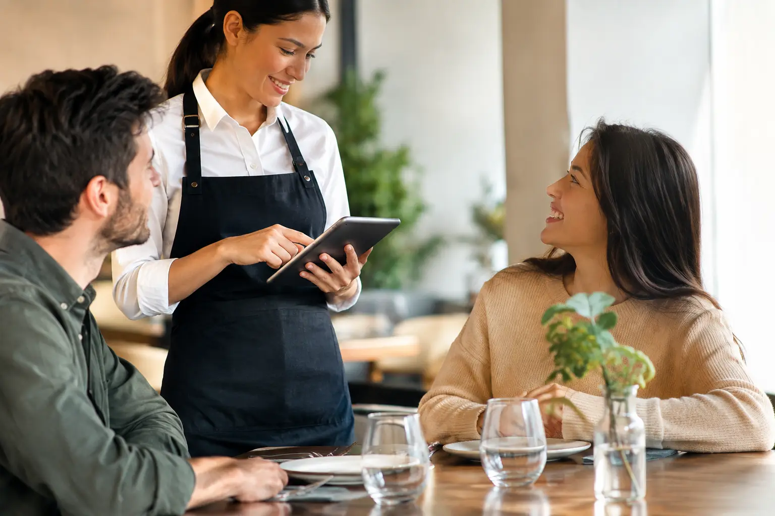Como digitalizar pedidos à mesa no restaurante
